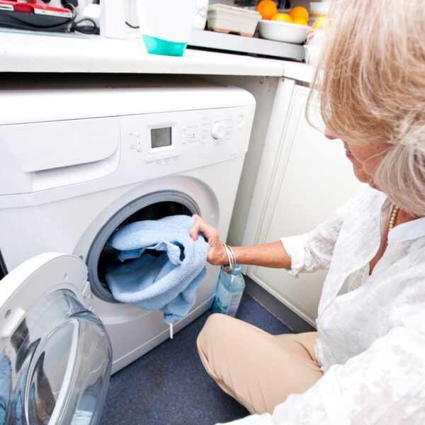 Cena prądu a styl życia: czy nocne pranie, ładowanie auta i gotowanie się opłaca?